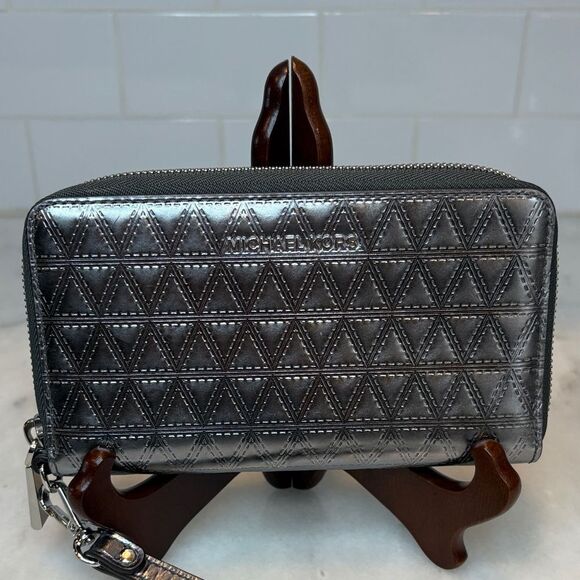 Michael Kors Wallet Metallic Geometric Embossed Wristlet Full Zipper - Picture 2 of 16